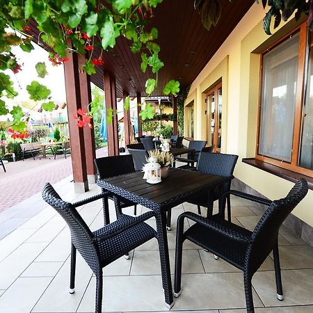 Hotel Daglezja Nad Jeziorem Kornickim Kórnik Dış mekan fotoğraf