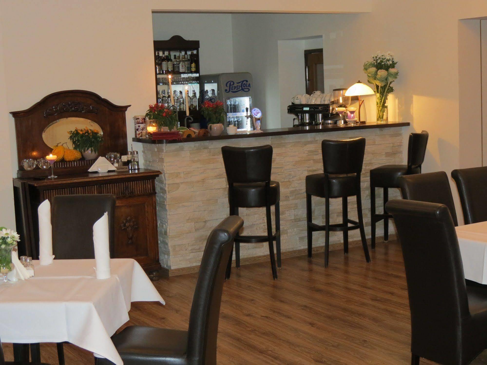 Hotel Daglezja Nad Jeziorem Kornickim Kórnik Dış mekan fotoğraf