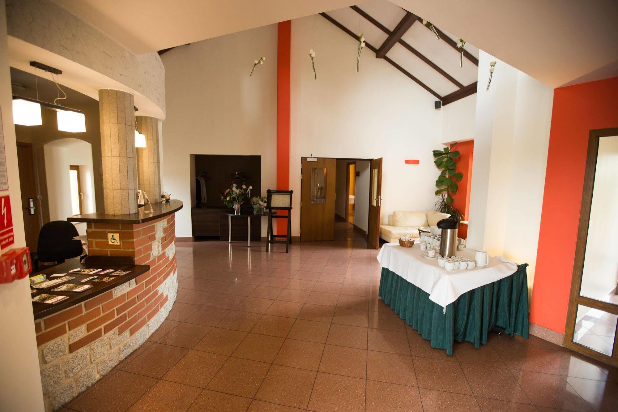 Hotel Daglezja Nad Jeziorem Kornickim Kórnik Dış mekan fotoğraf