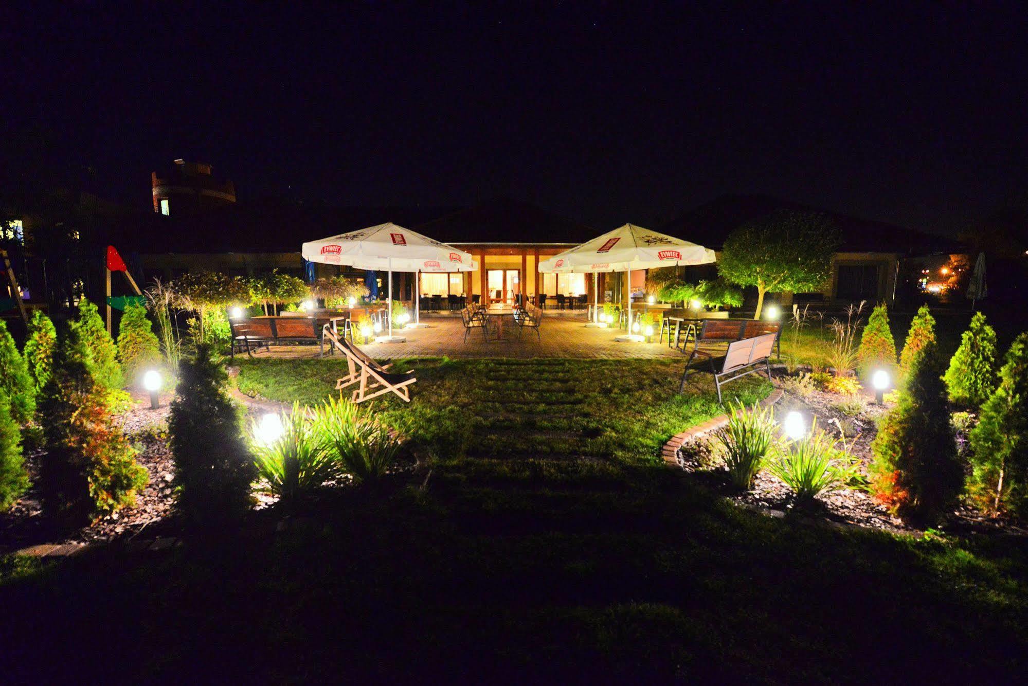 Hotel Daglezja Nad Jeziorem Kornickim Kórnik Dış mekan fotoğraf
